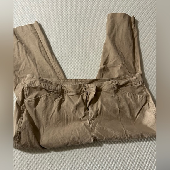 Old Navy Khaki Pixie Pant - Picture 5 of 5